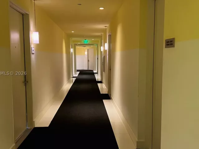 1-bedroom condo for rent in Miami - 495 Brickell Ave 4308 - MondialRealty