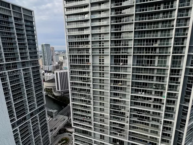 1-bedroom condo for rent in Miami - 495 Brickell Ave 4308 - MondialRealty