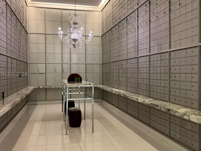 1-bedroom condo for rent in Miami - 495 Brickell Ave 4308 - MondialRealty