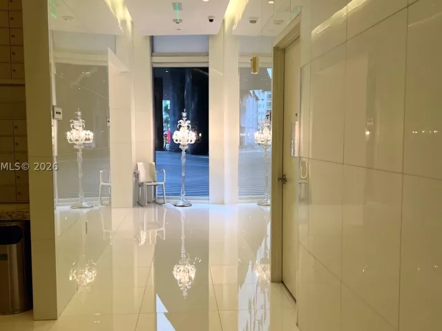 1-bedroom condo for rent in Miami - 495 Brickell Ave 4308 - MondialRealty