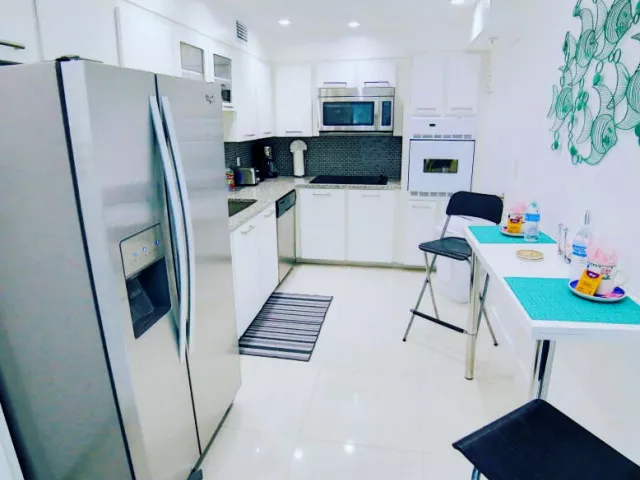 1-bedroom condo for sale in Hollywood - 4001 S Ocean Drive 16H - MondialRealty