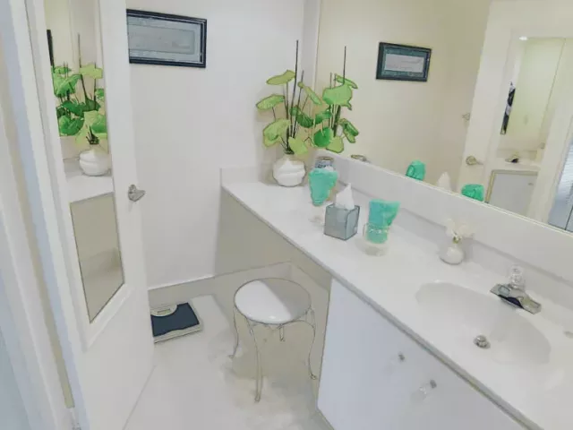 1-bedroom condo for sale in Hollywood - 4001 S Ocean Drive 16H - MondialRealty