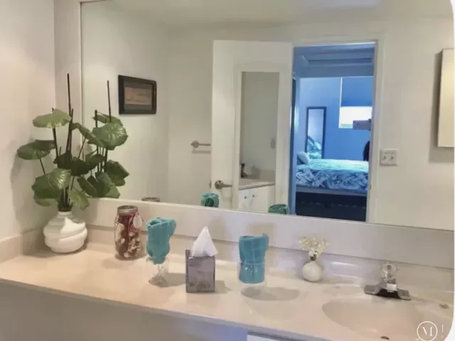 1-bedroom condo for sale in Hollywood - 4001 S Ocean Drive 16H - MondialRealty