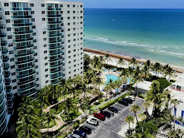 1-bedroom condo for sale in Hollywood - 4001 S Ocean Drive 16H - MondialRealty