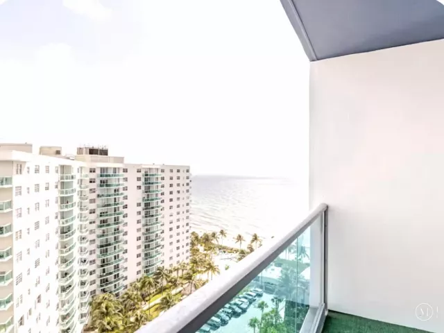 1-bedroom condo for sale in Hollywood - 4001 S Ocean Drive 16H - MondialRealty