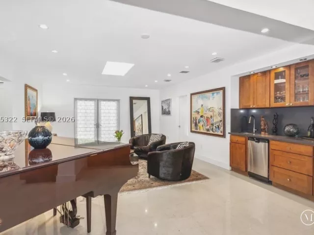 4-bedroom home for sale in Miami - 8215 SW 63rd Pl - MondialRealty