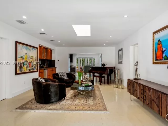 4-bedroom home for sale in Miami - 8215 SW 63rd Pl - MondialRealty