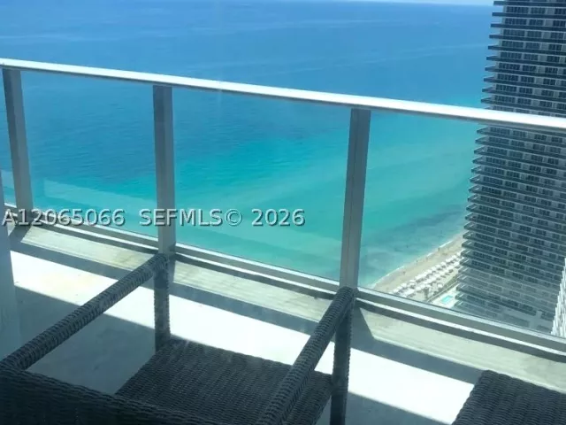 2-bedroom condo for sale in Hollywood - 4111 S Ocean Dr 3605 - MondialRealty
