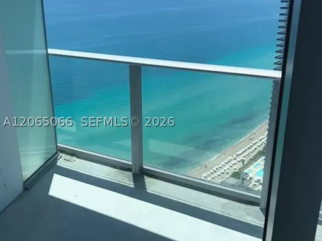 2-bedroom condo for sale in Hollywood - 4111 S Ocean Dr 3605 - MondialRealty