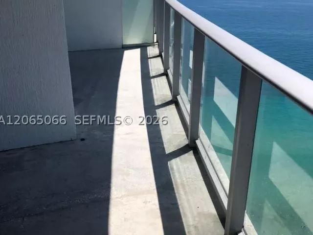 2-bedroom condo for sale in Hollywood - 4111 S Ocean Dr 3605 - MondialRealty