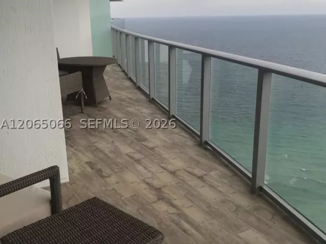 2-bedroom condo for sale in Hollywood - 4111 S Ocean Dr 3605 - MondialRealty