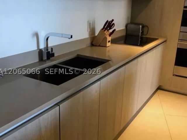 2-bedroom condo for sale in Hollywood - 4111 S Ocean Dr 3605 - MondialRealty