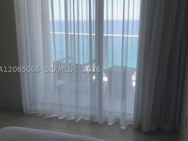 2-bedroom condo for sale in Hollywood - 4111 S Ocean Dr 3605 - MondialRealty