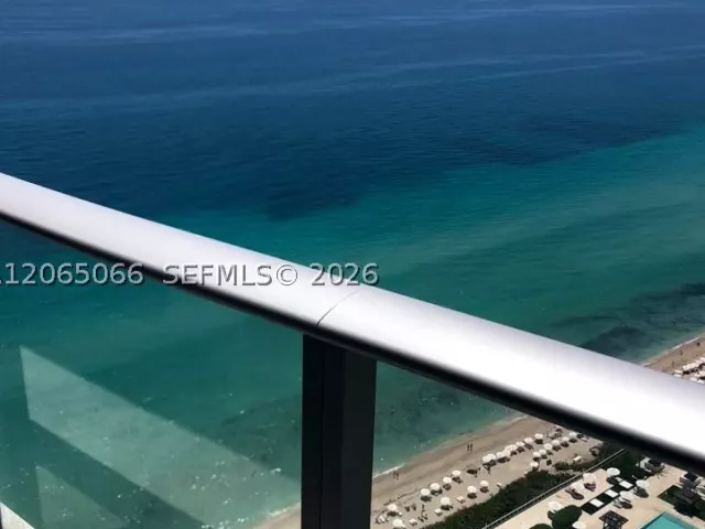 2-bedroom condo for sale in Hollywood - 4111 S Ocean Dr 3605 - MondialRealty
