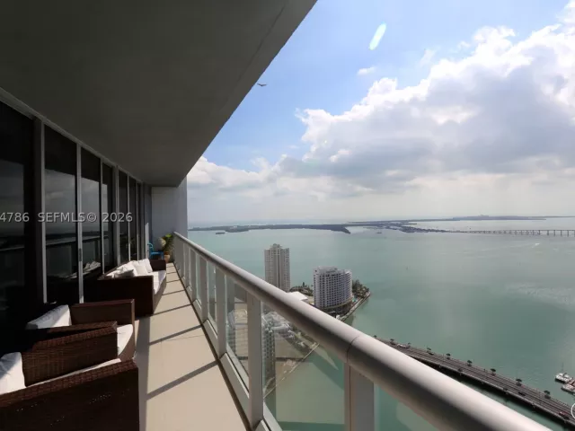 2-bedroom condo for sale in Miami - 495 Brickell Ave 4703 - MondialRealty