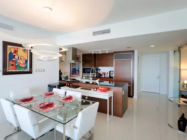 2-bedroom condo for sale in Miami - 495 Brickell Ave 4703 - MondialRealty