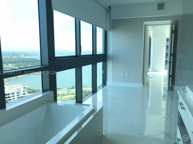 1-bedroom condo for sale in Miami - 650 NE 32nd St 4508 - MondialRealty