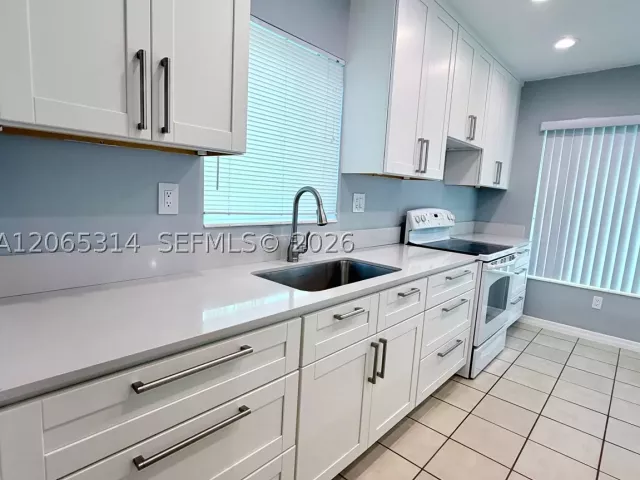 3-bedroom home for rent in Miami - 5101 SW 127th Pl - MondialRealty