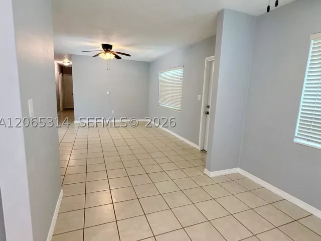 3-bedroom home for rent in Miami - 5101 SW 127th Pl - MondialRealty