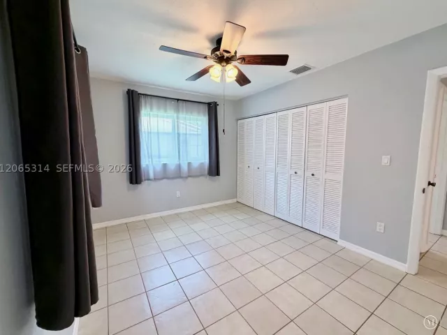 3-bedroom home for rent in Miami - 5101 SW 127th Pl - MondialRealty