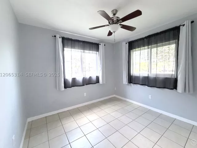 3-bedroom home for rent in Miami - 5101 SW 127th Pl - MondialRealty