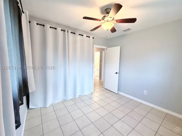 3-bedroom home for rent in Miami - 5101 SW 127th Pl - MondialRealty