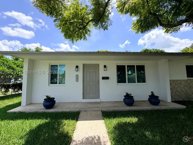 3-bedroom home for rent in Miami - 5101 SW 127th Pl - MondialRealty