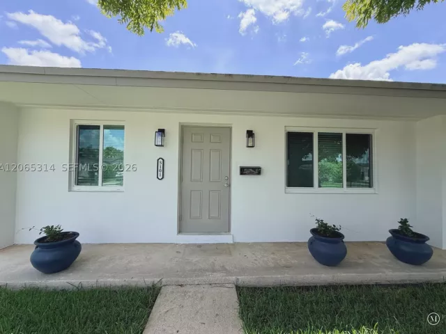 3-bedroom home for rent in Miami - 5101 SW 127th Pl - MondialRealty
