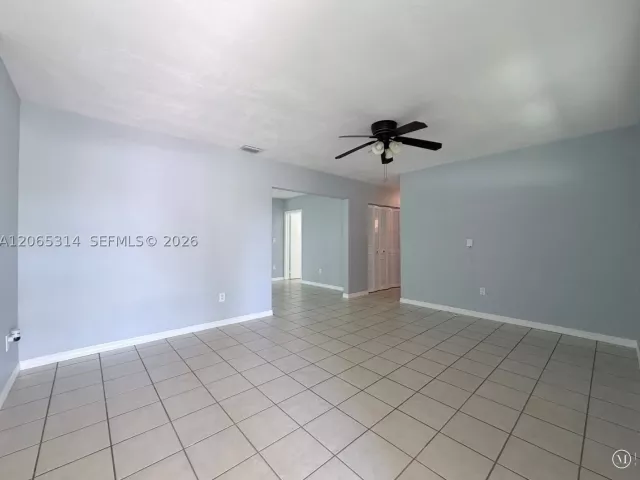 3-bedroom home for rent in Miami - 5101 SW 127th Pl - MondialRealty