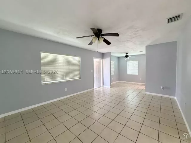 3-bedroom home for rent in Miami - 5101 SW 127th Pl - MondialRealty
