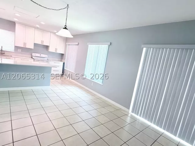 3-bedroom home for rent in Miami - 5101 SW 127th Pl - MondialRealty