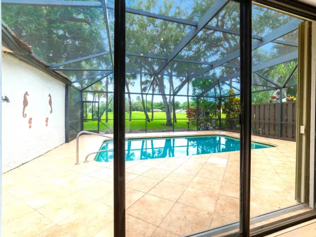 4-bedroom home for sale in Deerfield Beach - 219 Wildwood Circle - MondialRealty