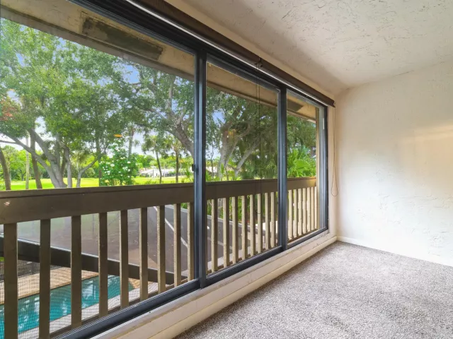 4-bedroom home for sale in Deerfield Beach - 219 Wildwood Circle - MondialRealty