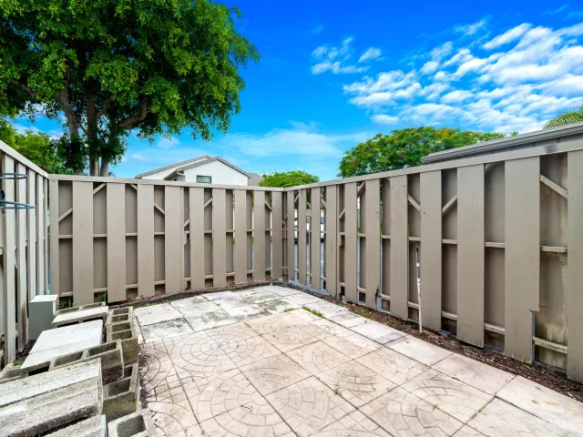 4-bedroom home for sale in Deerfield Beach - 219 Wildwood Circle - MondialRealty