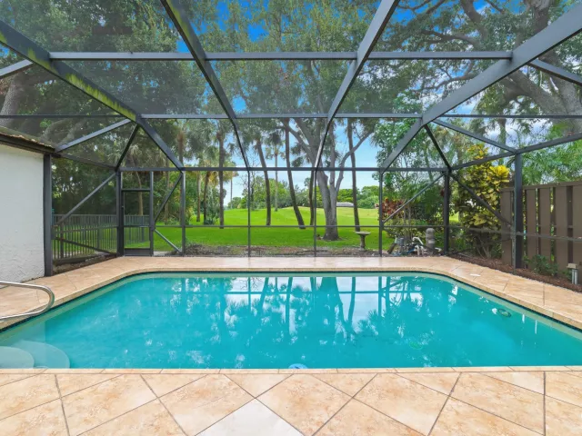 4-bedroom home for sale in Deerfield Beach - 219 Wildwood Circle - MondialRealty