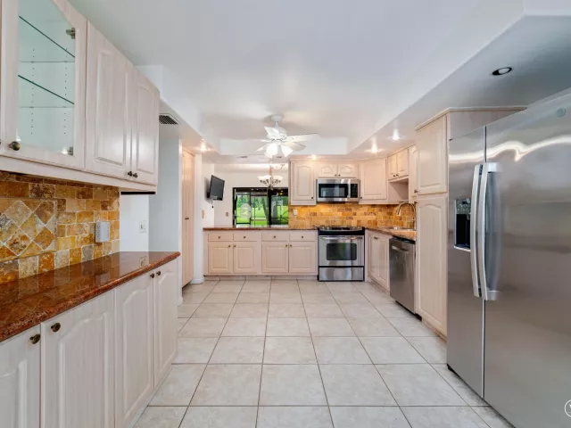 4-bedroom home for sale in Deerfield Beach - 219 Wildwood Circle - MondialRealty