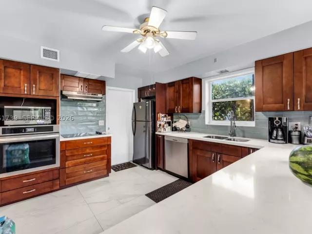 3-bedroom home for sale in Hollywood - 1019 S 29th Ave - MondialRealty