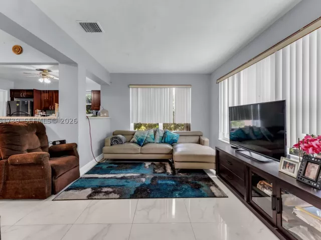 3-bedroom home for sale in Hollywood - 1019 S 29th Ave - MondialRealty