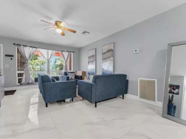 3-bedroom home for sale in Hollywood - 1019 S 29th Ave - MondialRealty