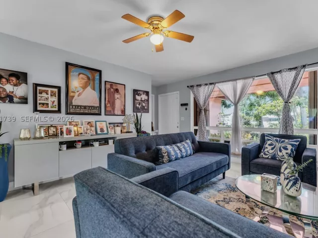 3-bedroom home for sale in Hollywood - 1019 S 29th Ave - MondialRealty