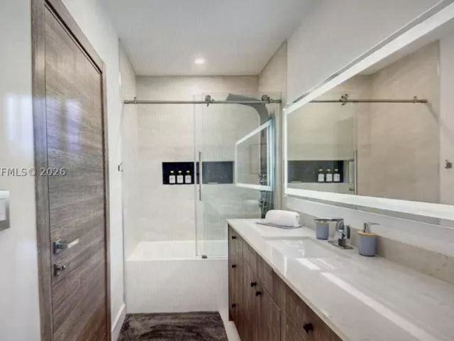 4-bedroom home for rent in Miami - 2335 NE 194th St - MondialRealty