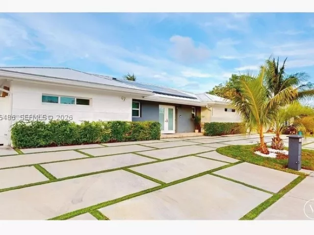 4-bedroom home for rent in Miami - 2335 NE 194th St - MondialRealty