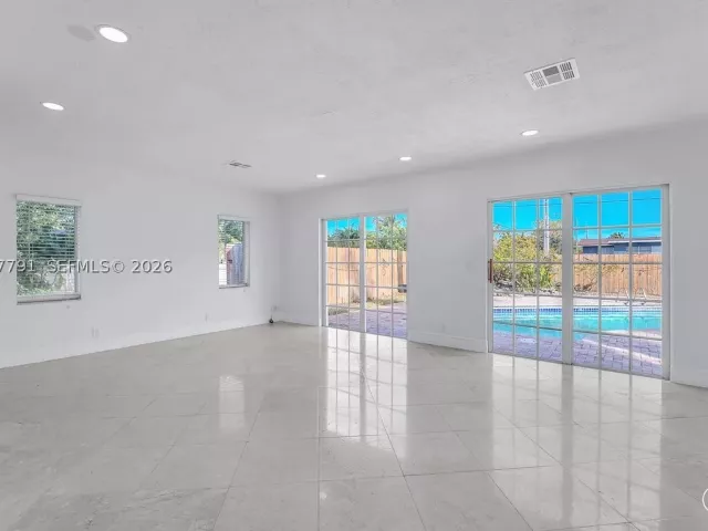 3-bedroom home for sale in Hollywood - 2005 N 36th Ave - MondialRealty