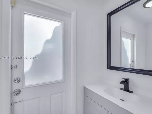 3-bedroom home for sale in Hollywood - 2005 N 36th Ave - MondialRealty