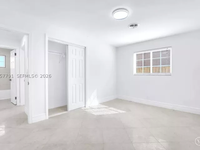 3-bedroom home for sale in Hollywood - 2005 N 36th Ave - MondialRealty