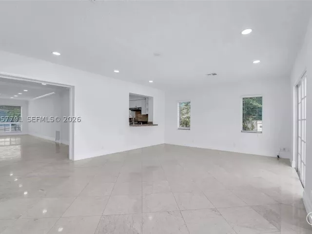 3-bedroom home for sale in Hollywood - 2005 N 36th Ave - MondialRealty