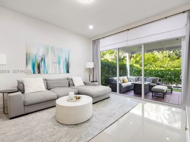 4-bedroom home for rent in Doral - 5230 NW 104th Ct - MondialRealty