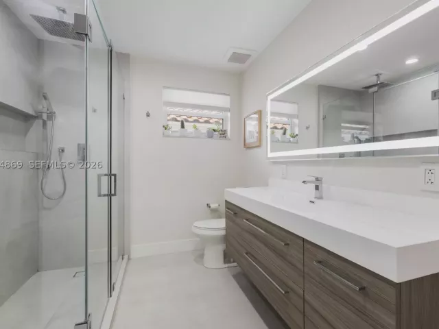 4-bedroom home for rent in Doral - 5230 NW 104th Ct - MondialRealty