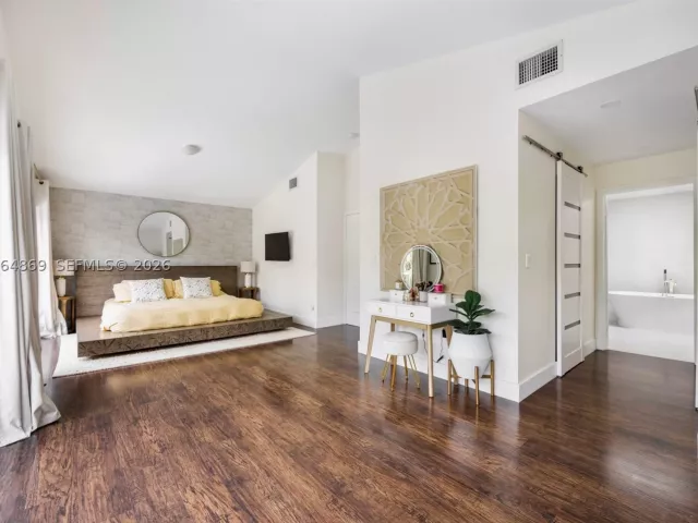 4-bedroom home for rent in Doral - 5230 NW 104th Ct - MondialRealty
