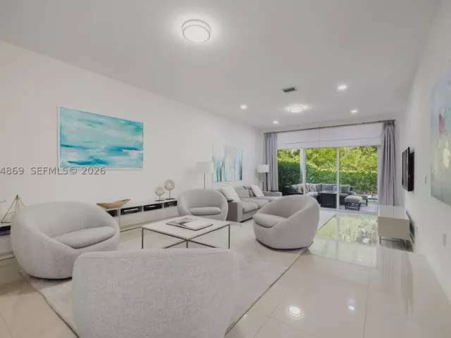4-bedroom home for rent in Doral - 5230 NW 104th Ct - MondialRealty
